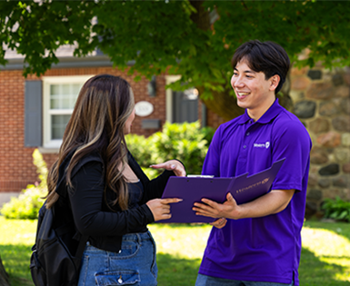 Off-Campus Advisor helping a student