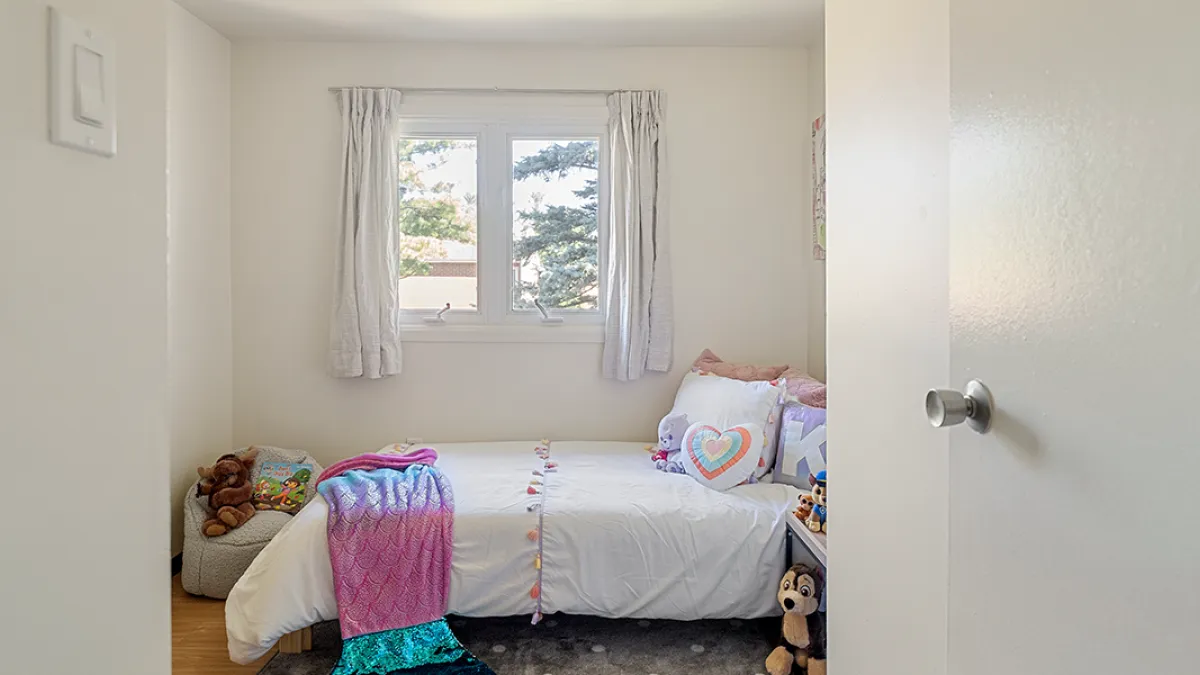 Kids bedroom showing bed and decor