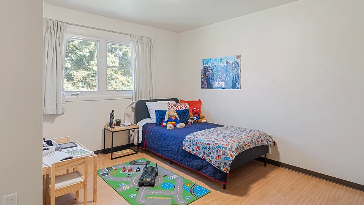 Kids bedroom showing bed and decor